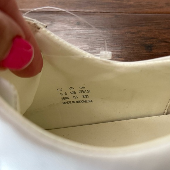 Stuart Weitzman Low Too Heart Men’s White leather Sneakers-Size 12 - Picture 9 of 14